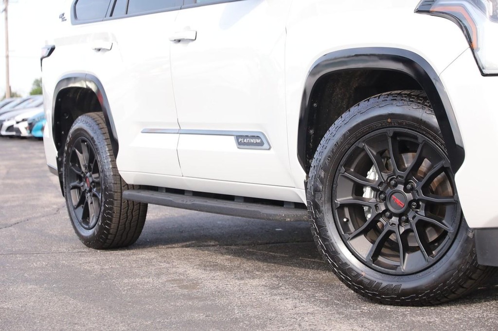 Toyota Sequoia Vehicle Full-screen Gallery Image 3
