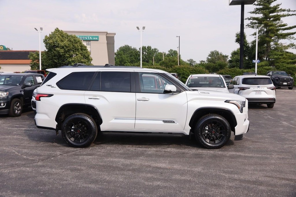 Toyota Sequoia Vehicle Full-screen Gallery Image 5