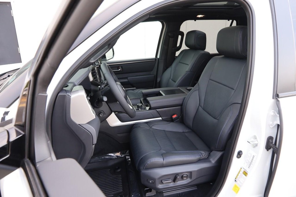 Toyota Sequoia Vehicle Full-screen Gallery Image 10