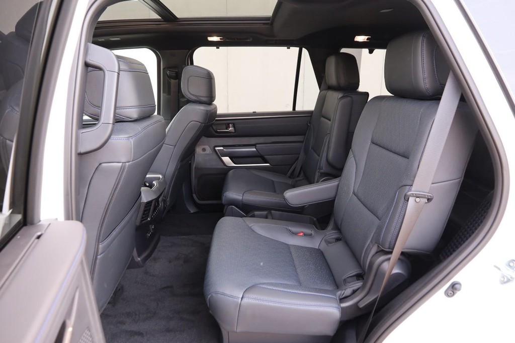 Toyota Sequoia Vehicle Full-screen Gallery Image 11