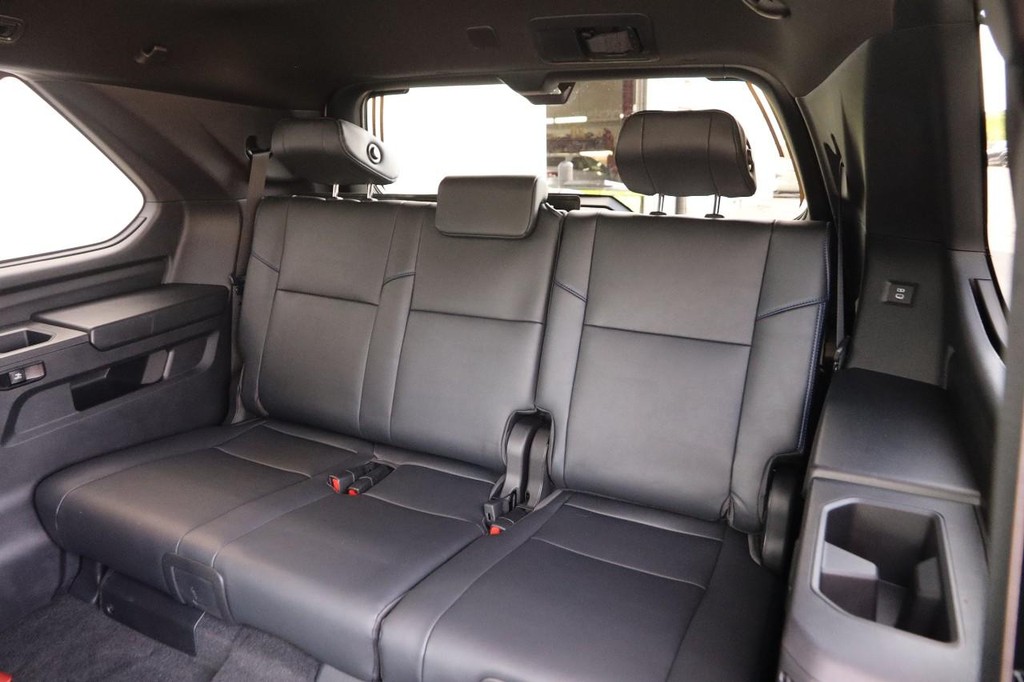 Toyota Sequoia Vehicle Full-screen Gallery Image 12