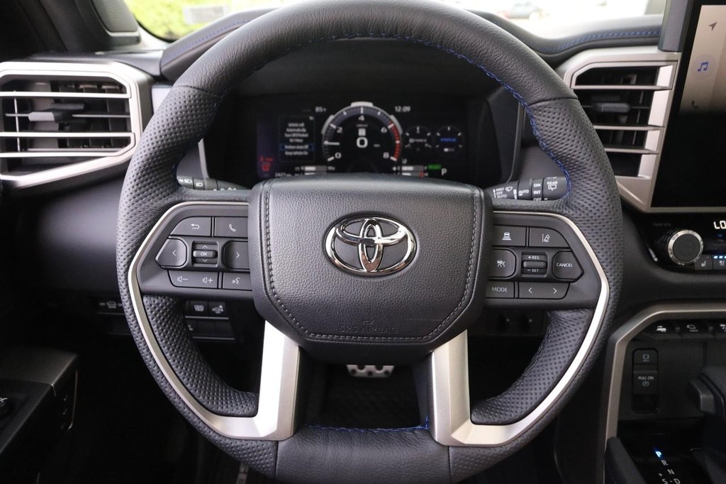 Toyota Sequoia Vehicle Full-screen Gallery Image 13