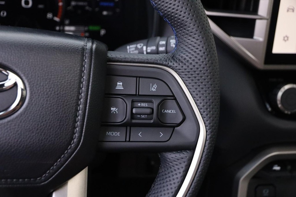 Toyota Sequoia Vehicle Full-screen Gallery Image 15