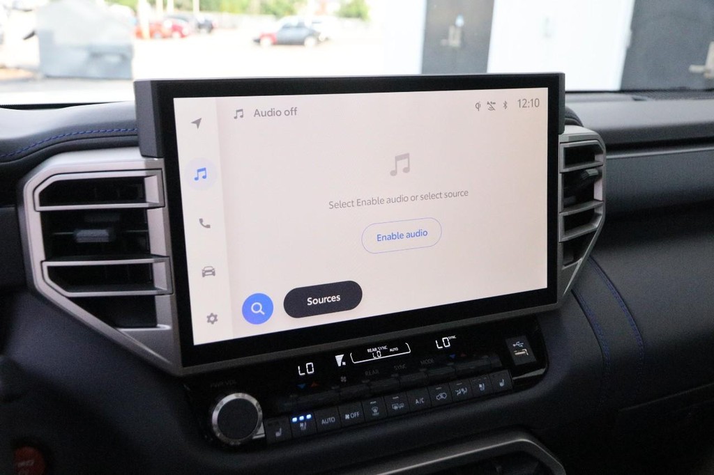 Toyota Sequoia Vehicle Full-screen Gallery Image 19