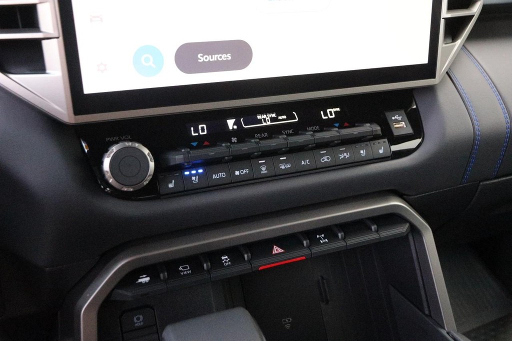 Toyota Sequoia Vehicle Full-screen Gallery Image 21