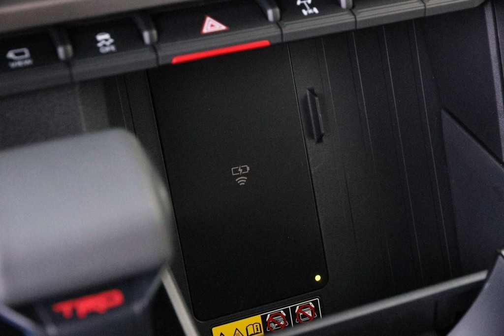 Toyota Sequoia Vehicle Full-screen Gallery Image 22