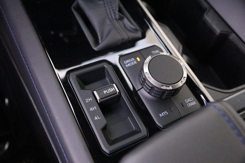 Toyota Sequoia Vehicle Full-screen Gallery Image 23
