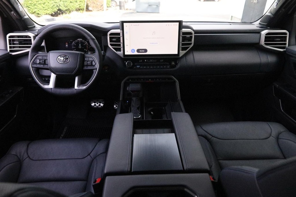 Toyota Sequoia Vehicle Full-screen Gallery Image 25