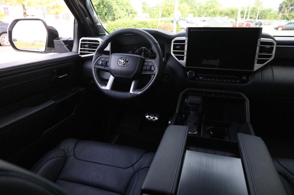 Toyota Sequoia Vehicle Full-screen Gallery Image 26