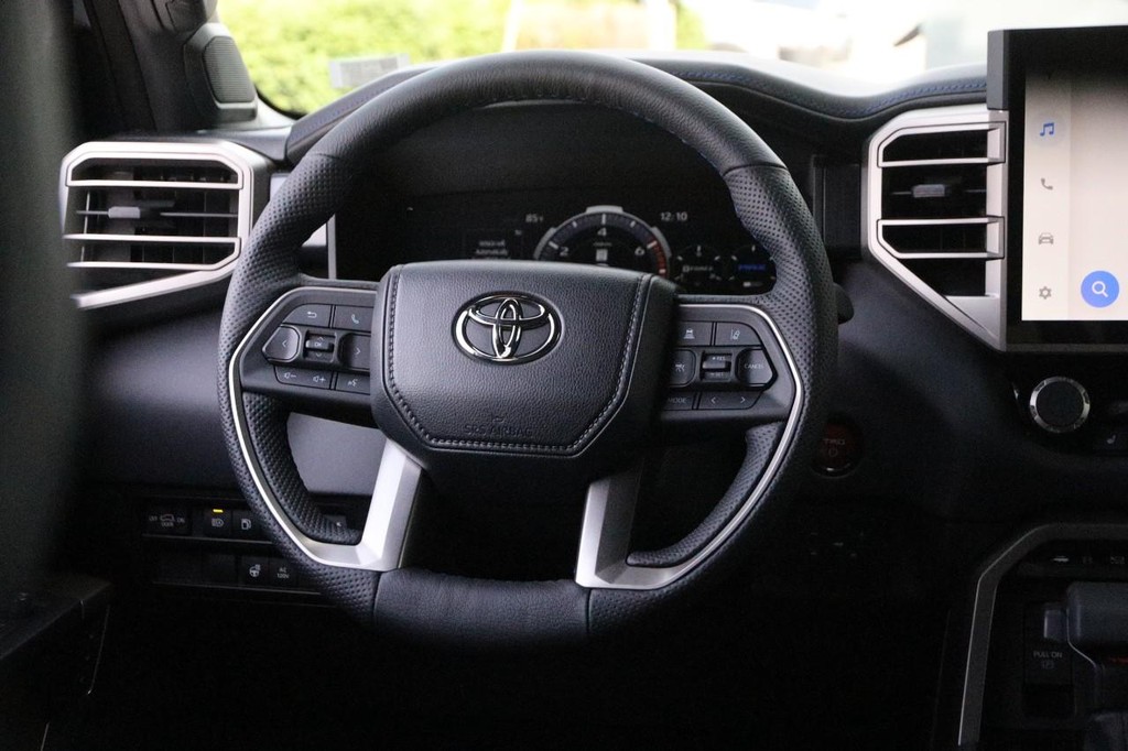 Toyota Sequoia Vehicle Full-screen Gallery Image 27