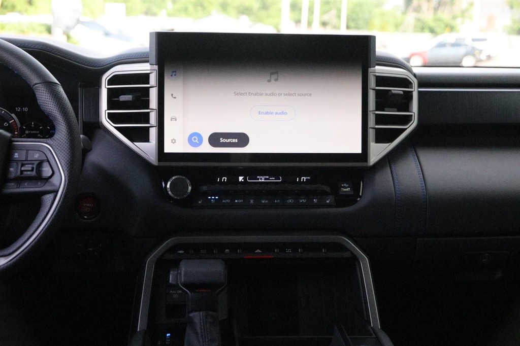 Toyota Sequoia Vehicle Full-screen Gallery Image 28