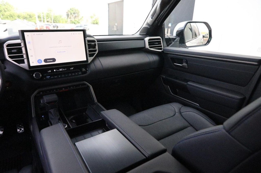 Toyota Sequoia Vehicle Full-screen Gallery Image 29