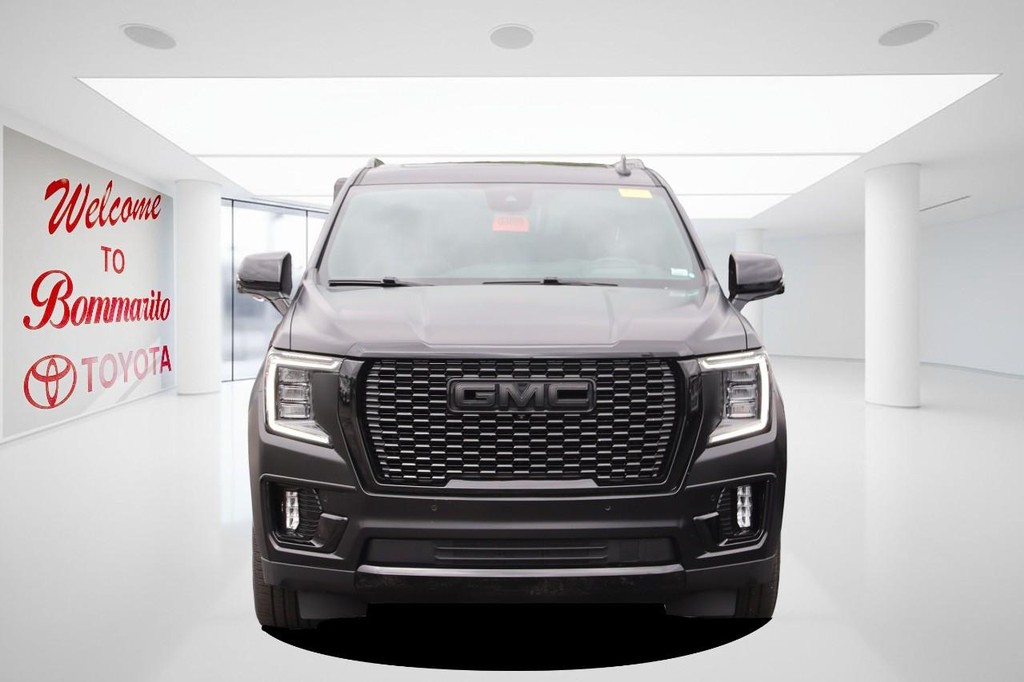 GMC Yukon Vehicle Full-screen Gallery Image 4