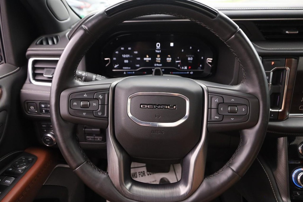 GMC Yukon Vehicle Full-screen Gallery Image 13