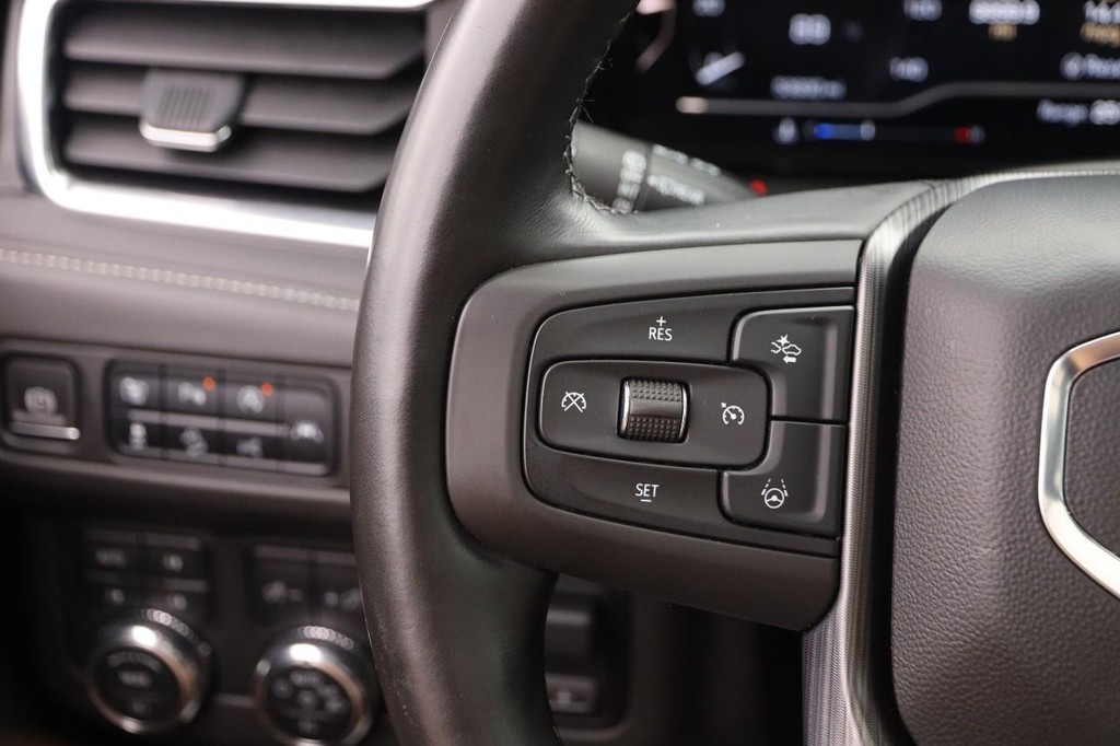 GMC Yukon Vehicle Full-screen Gallery Image 14
