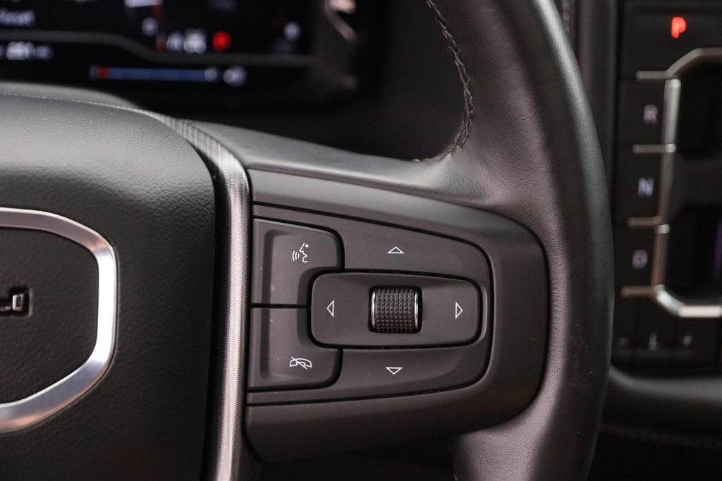 GMC Yukon Vehicle Full-screen Gallery Image 15