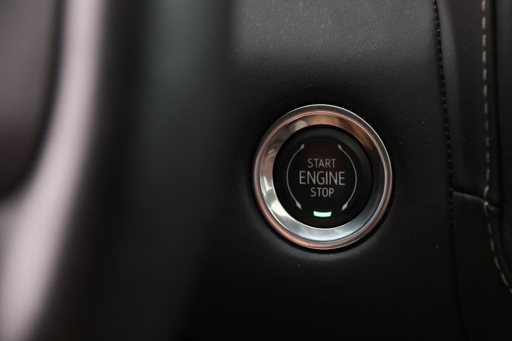 GMC Yukon Vehicle Full-screen Gallery Image 18