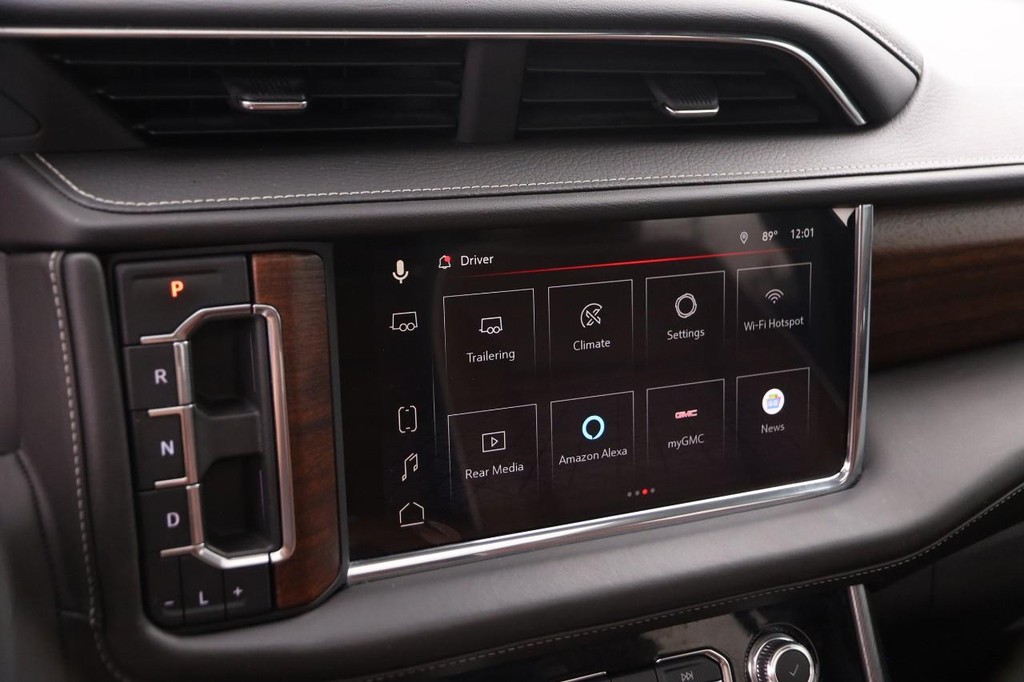 GMC Yukon Vehicle Full-screen Gallery Image 20