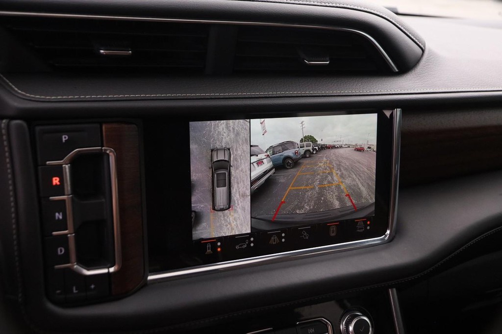 GMC Yukon Vehicle Full-screen Gallery Image 21