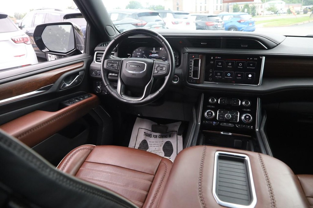 GMC Yukon Vehicle Full-screen Gallery Image 25