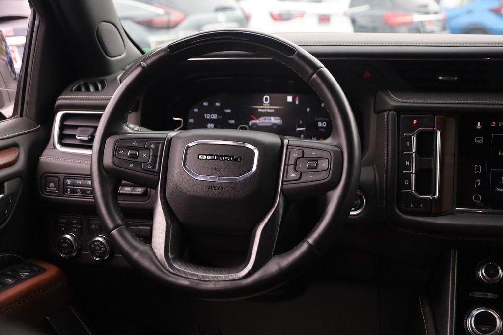 GMC Yukon Vehicle Full-screen Gallery Image 26