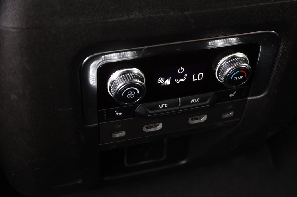 GMC Yukon Vehicle Full-screen Gallery Image 29