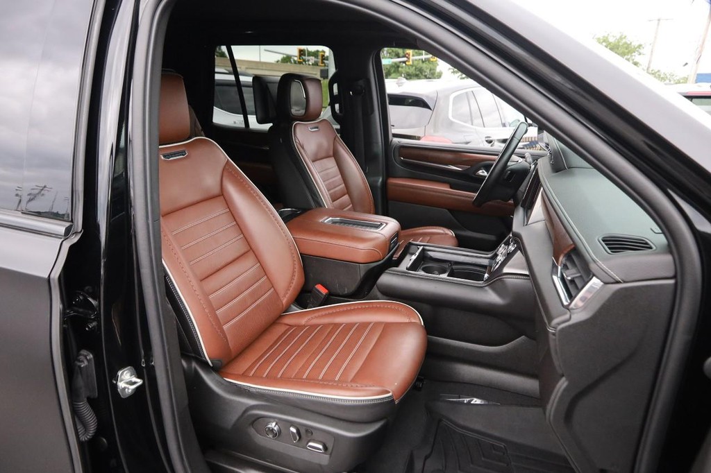 GMC Yukon Vehicle Full-screen Gallery Image 30