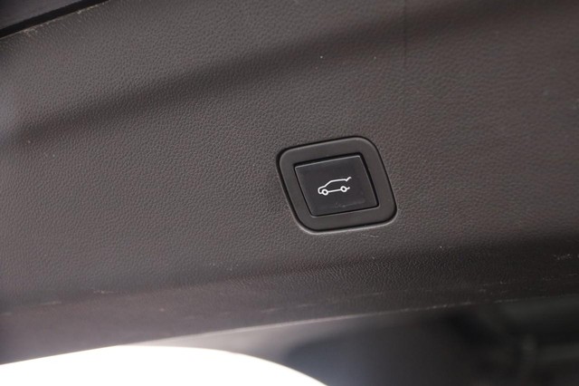 GMC Yukon Vehicle Image 08