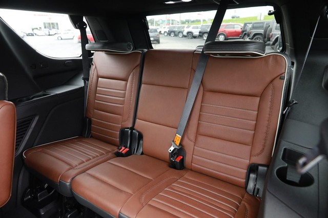 GMC Yukon Vehicle Image 12