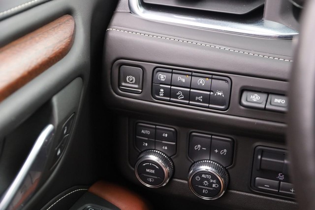 GMC Yukon Vehicle Image 17