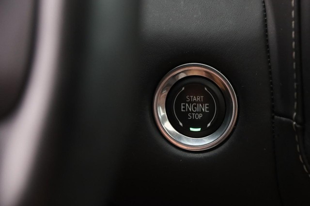 GMC Yukon Vehicle Image 18