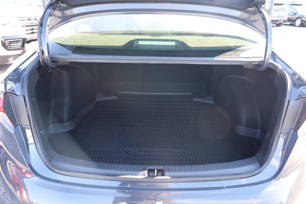 Toyota Corolla Vehicle Full-screen Gallery Image 7