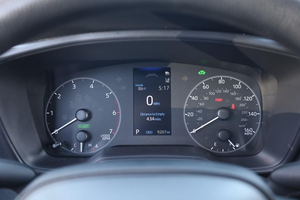 Toyota Corolla Vehicle Full-screen Gallery Image 10