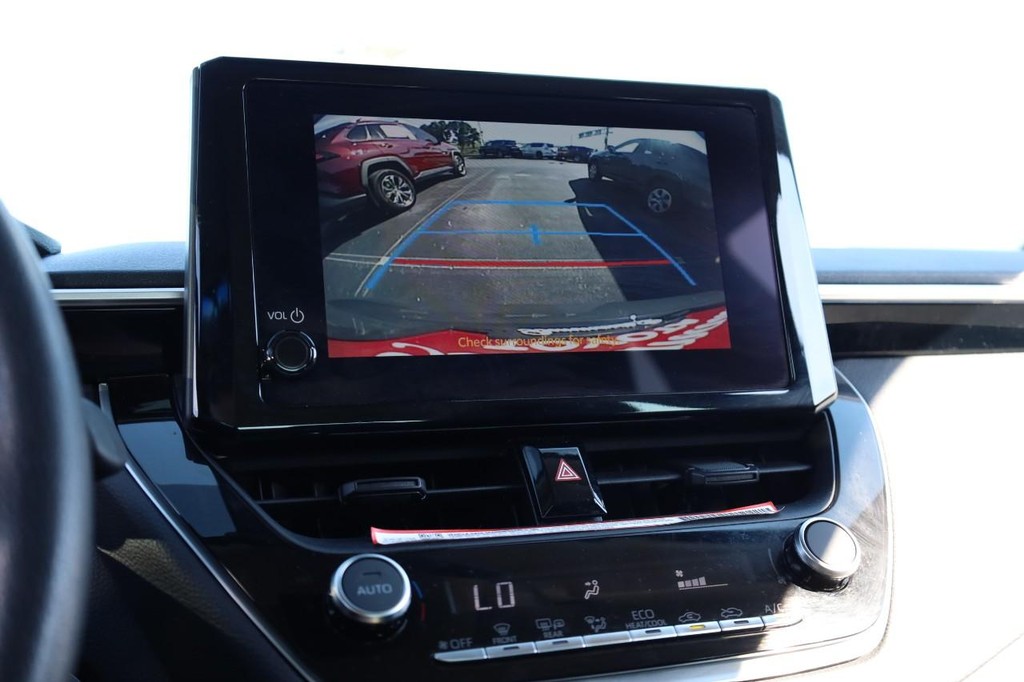 Toyota Corolla Vehicle Full-screen Gallery Image 12