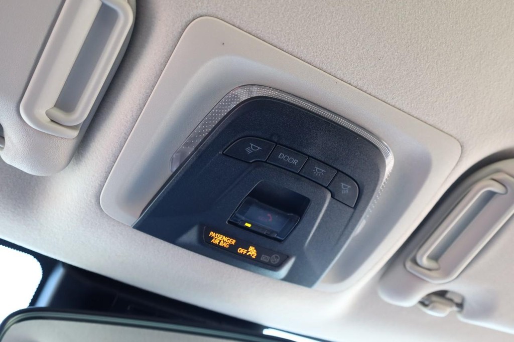 Toyota Corolla Vehicle Full-screen Gallery Image 15
