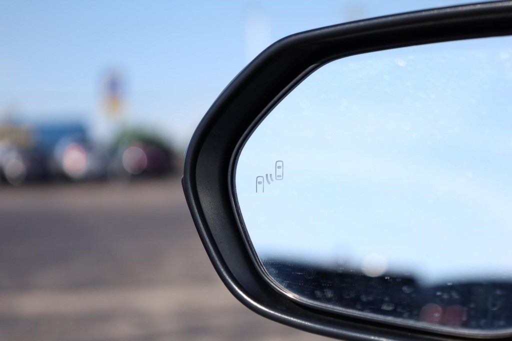 Toyota Corolla Vehicle Full-screen Gallery Image 17
