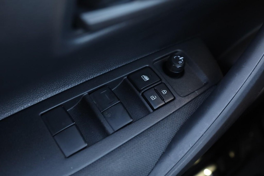 Toyota Corolla Vehicle Full-screen Gallery Image 18