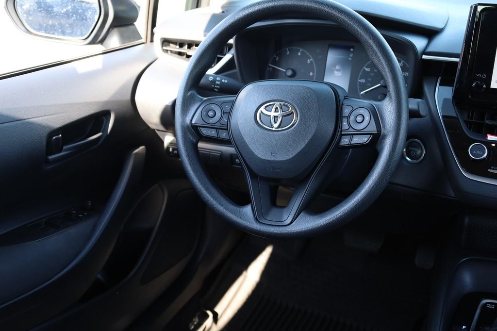Toyota Corolla Vehicle Full-screen Gallery Image 22