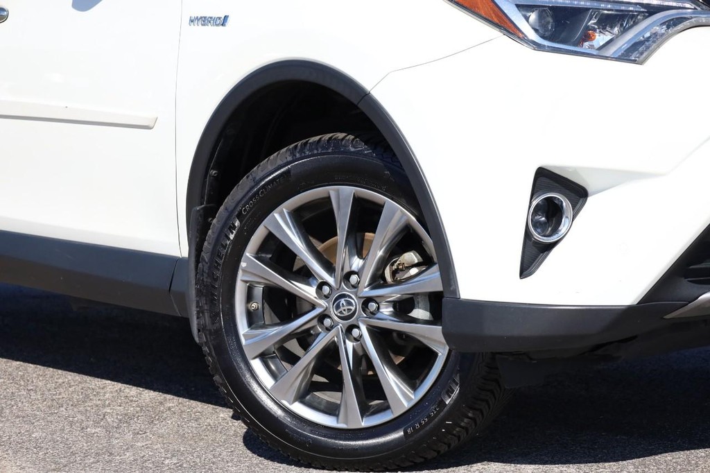 Toyota RAV4 Hybrid Vehicle Full-screen Gallery Image 3