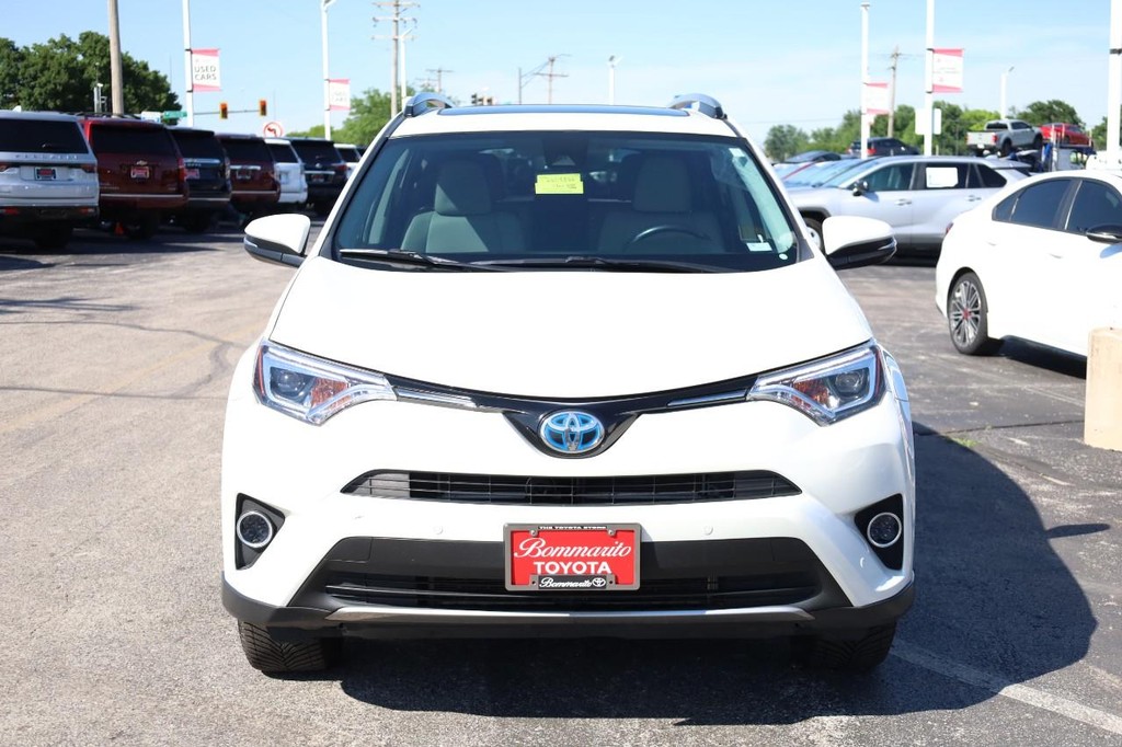 Toyota RAV4 Hybrid Vehicle Full-screen Gallery Image 4