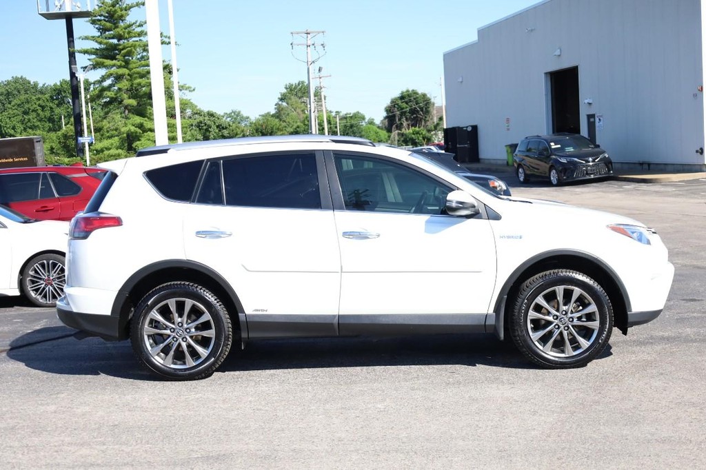 Toyota RAV4 Hybrid Vehicle Full-screen Gallery Image 5