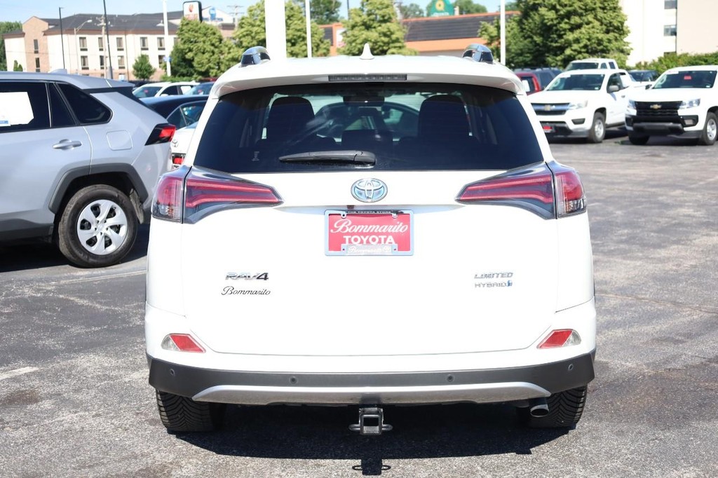 Toyota RAV4 Hybrid Vehicle Full-screen Gallery Image 6