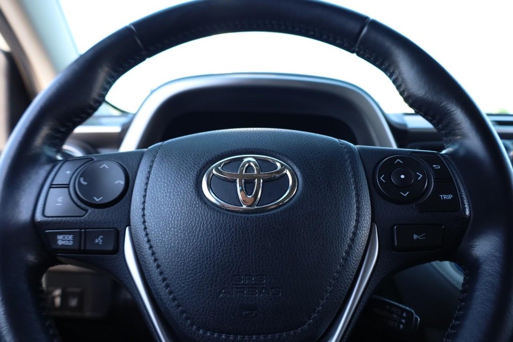Toyota RAV4 Hybrid Vehicle Full-screen Gallery Image 10