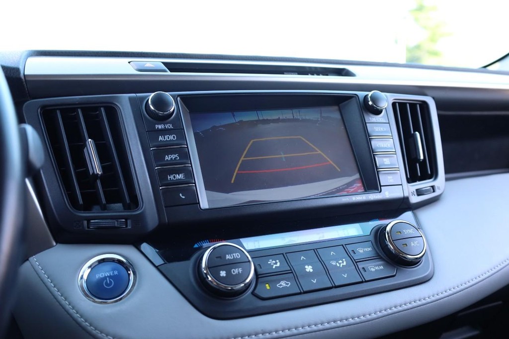 Toyota RAV4 Hybrid Vehicle Full-screen Gallery Image 13