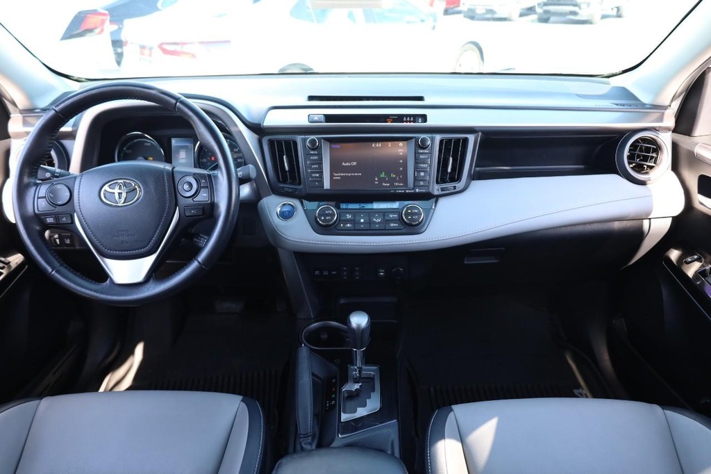 Toyota RAV4 Hybrid Vehicle Full-screen Gallery Image 22
