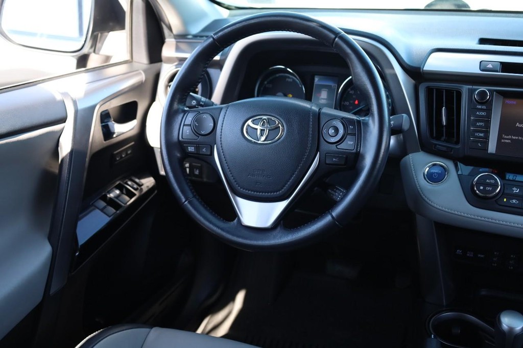 Toyota RAV4 Hybrid Vehicle Full-screen Gallery Image 23