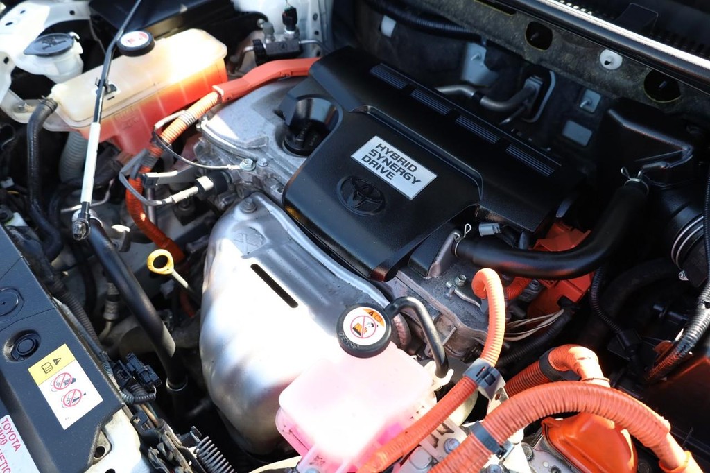 Toyota RAV4 Hybrid Vehicle Full-screen Gallery Image 25