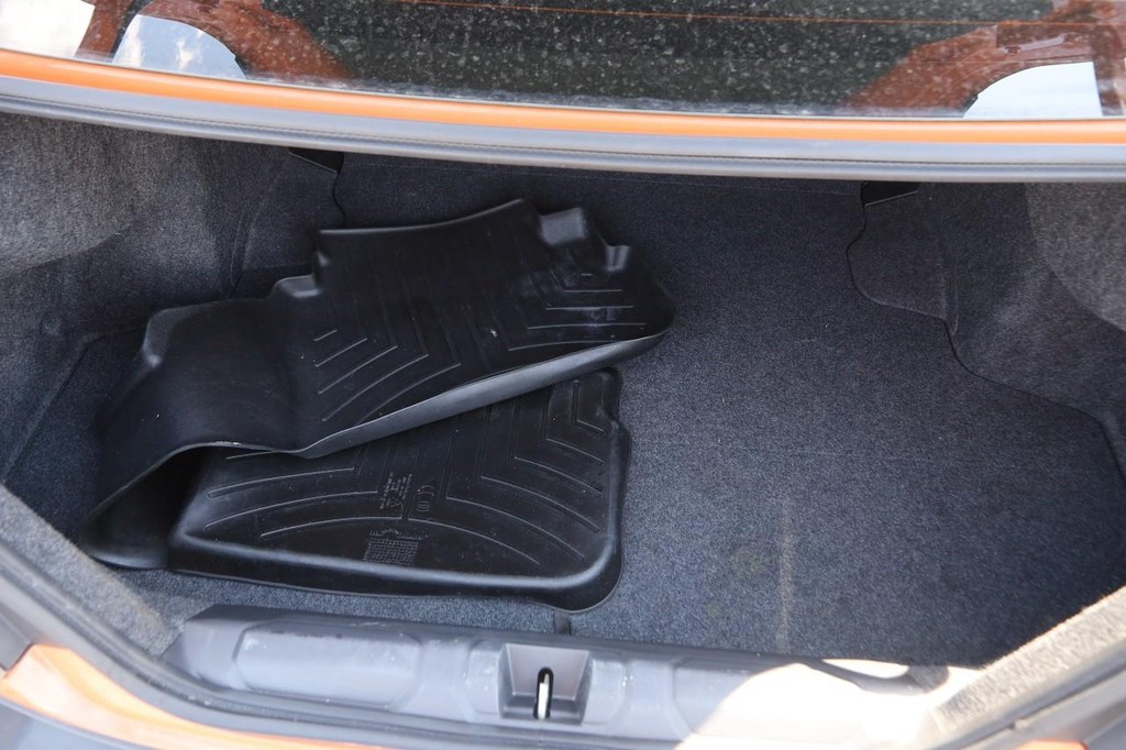 Subaru WRX Vehicle Full-screen Gallery Image 7