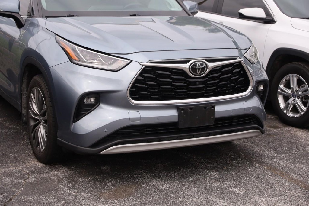 Toyota Highlander Vehicle Full-screen Gallery Image 2