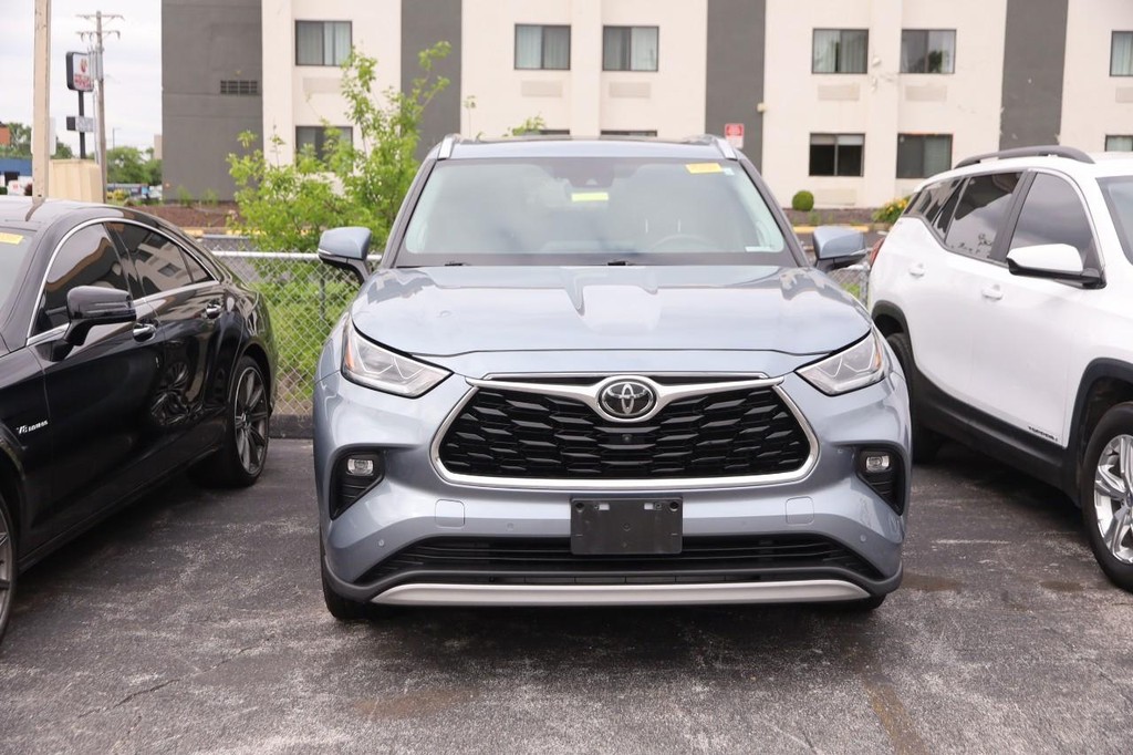 Toyota Highlander Vehicle Full-screen Gallery Image 3